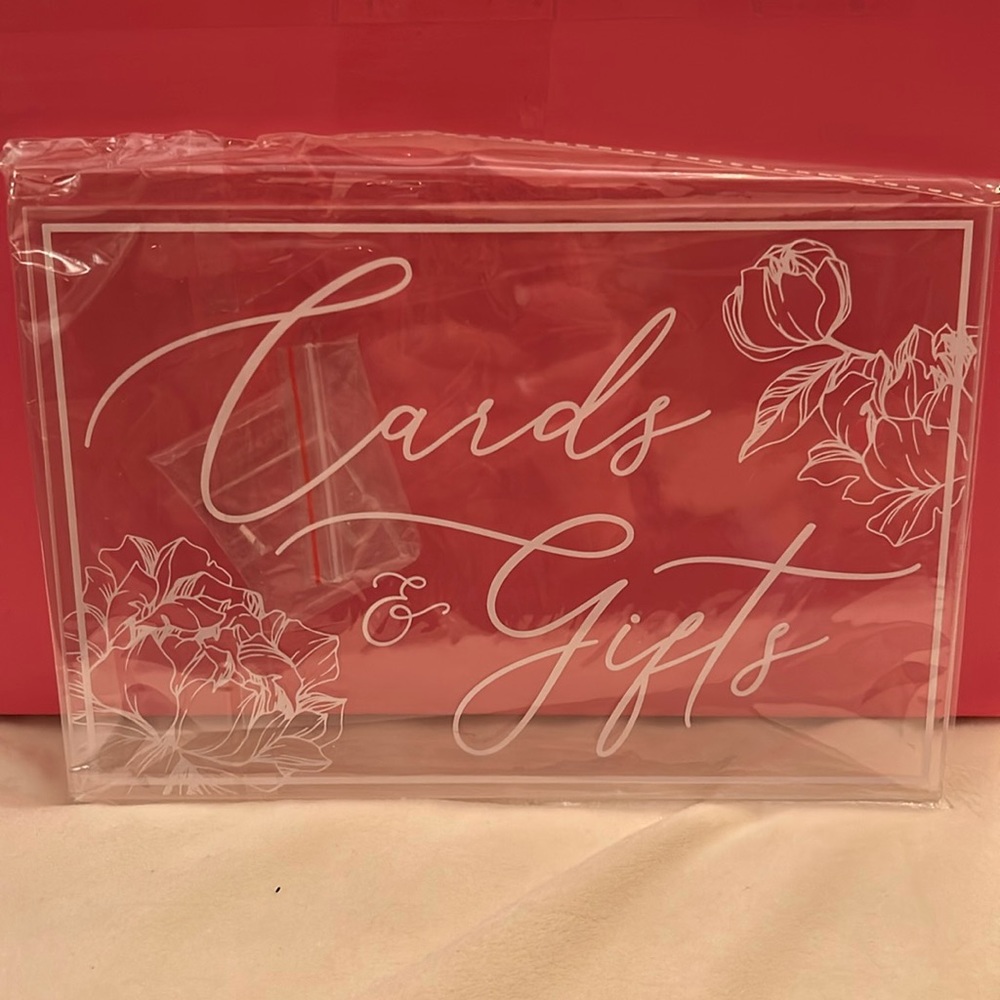 🔥Brand New clear lucite “Cards & Gifts” sign with stand A92
